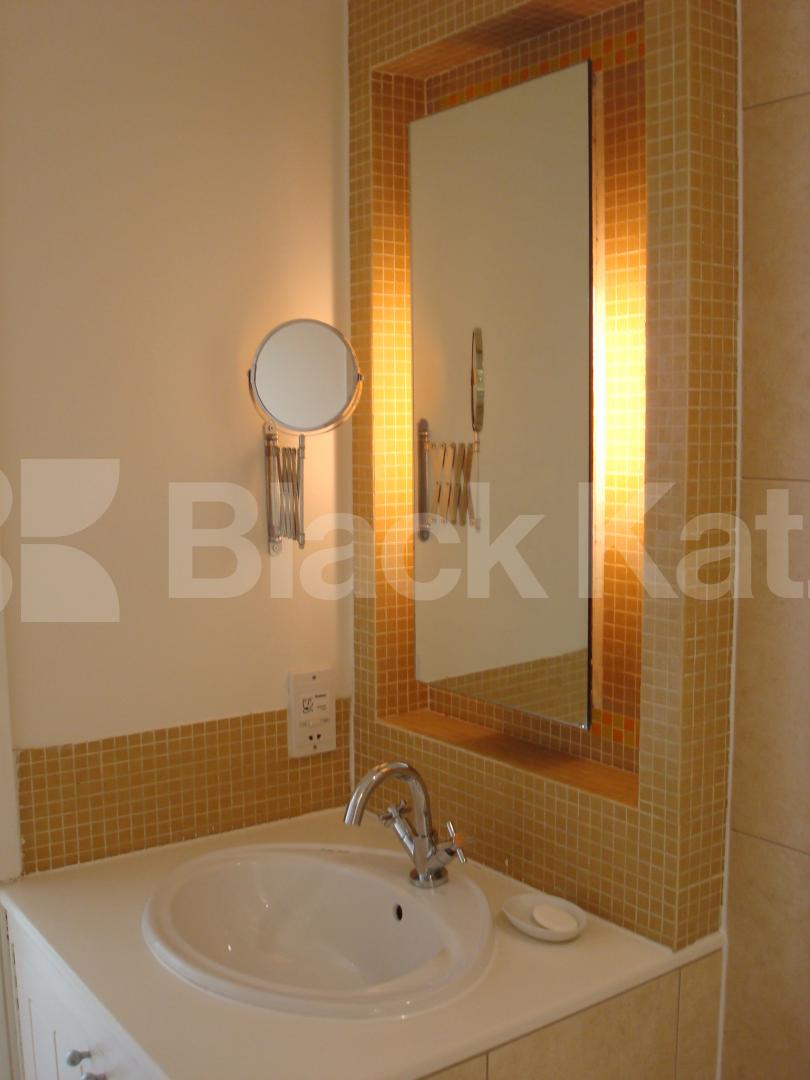 			Location Location Location!, 2 Bedroom, 1 bath, 1 reception Flat			 Great Titchfield Street, WEST END / SOHO W1