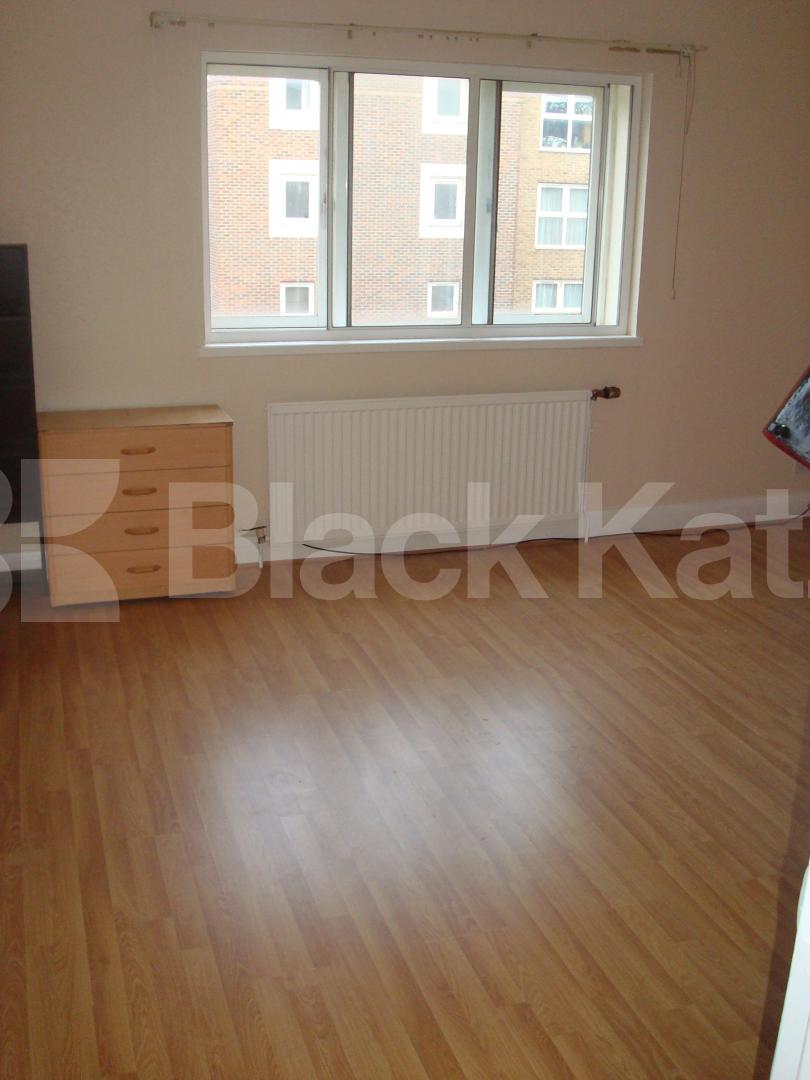 			NEW INSTRUCTION, 5 Bedroom, 1 bath, 1 reception Flat			 New north road, Angel / Islington