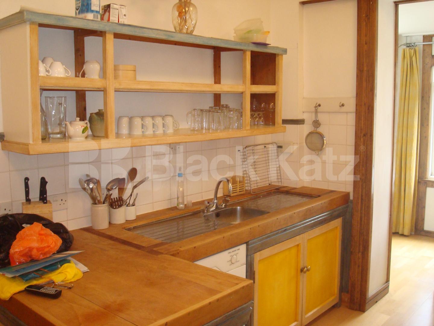 			HUGE!!!! 2 Bedroom Flat, 2 Bedroom, 1 bath, 1 reception Flat			 MORAY ROAD, Finsbury park / Stroud green