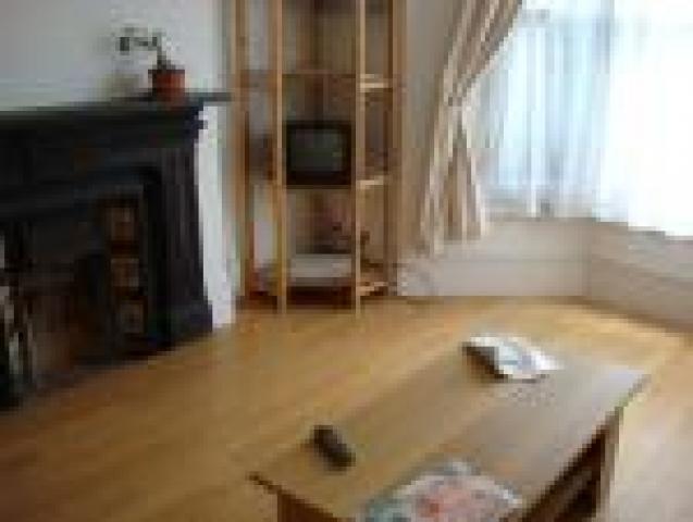			1 month deposit instead of 6 weeks saving £616.67!, 1 Bedroom, 1 bath, 1 reception Flat			 Constantine Road, HAMPSTEAD HEATH