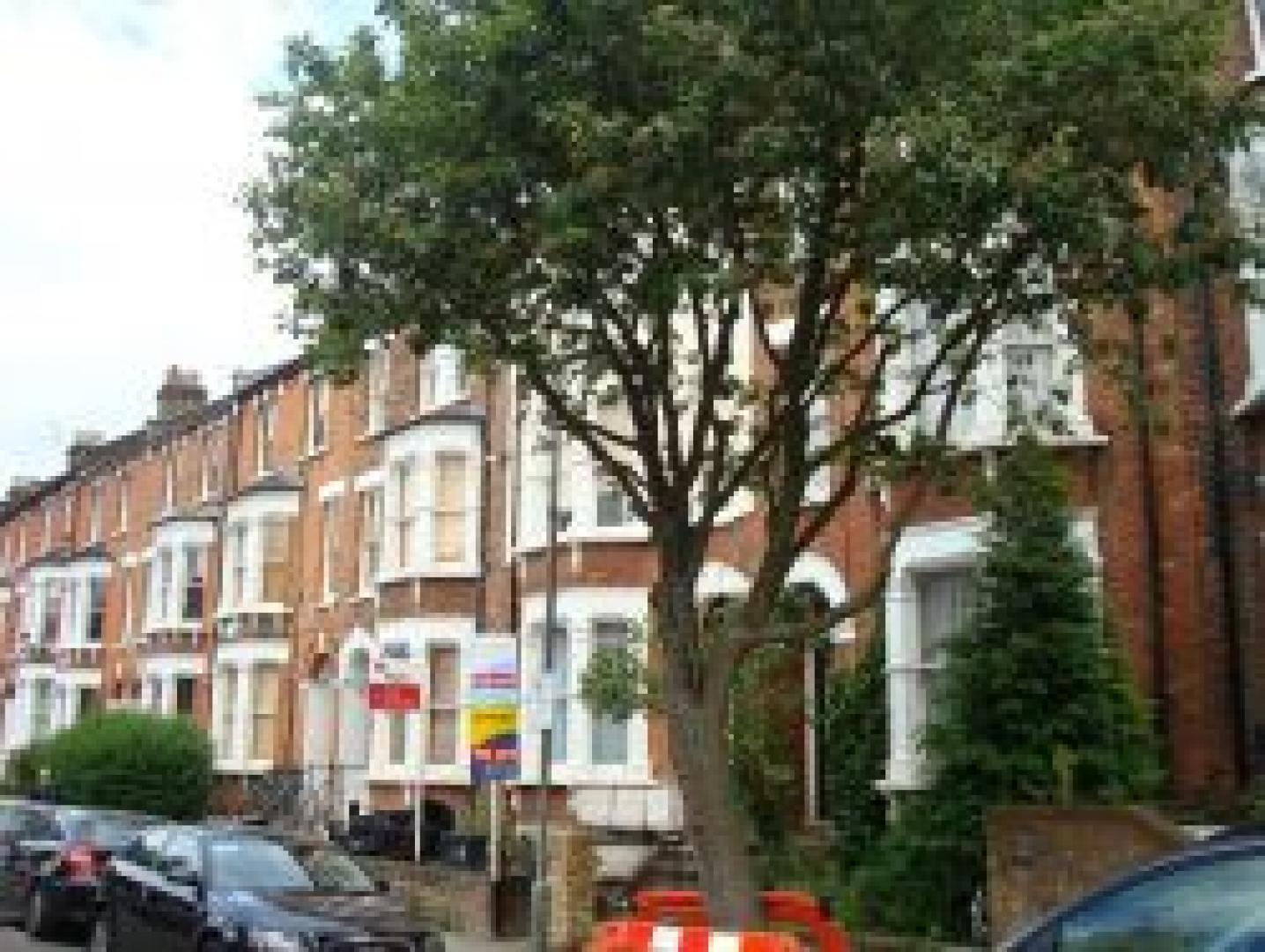 			1 month deposit instead of 6 weeks saving £616.67!, 1 Bedroom, 1 bath, 1 reception Flat			 Constantine Road, HAMPSTEAD HEATH