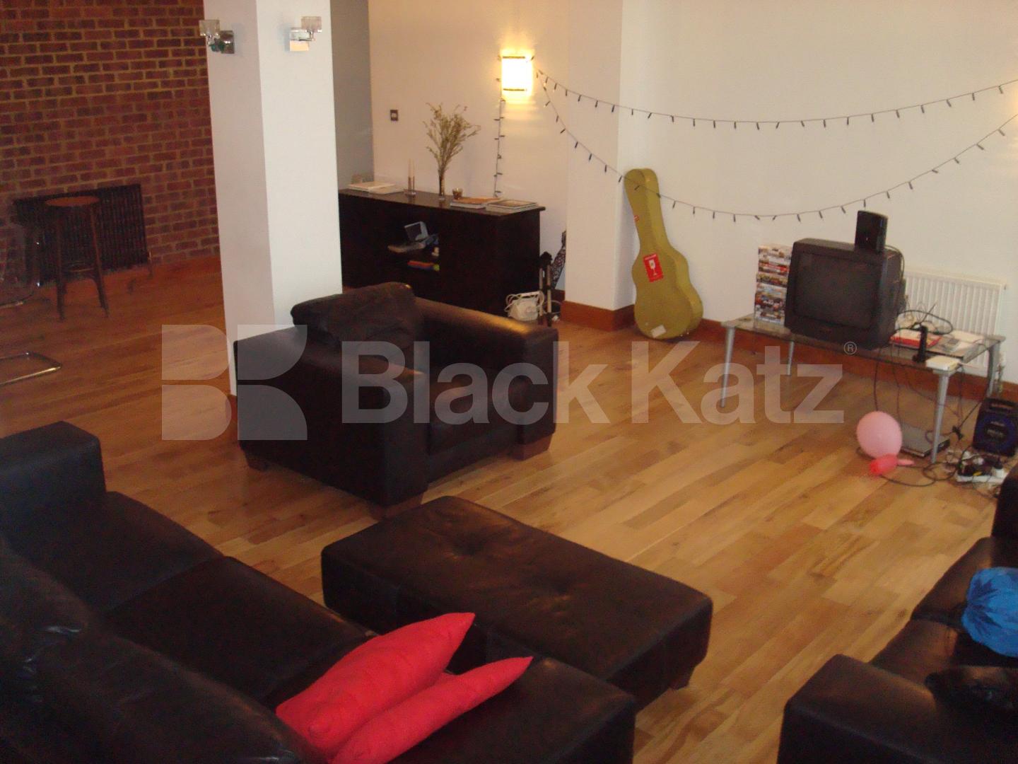 			MUST SEE !!!, 4 Bedroom, 1 bath, 1 reception Flat			 Bavaria Road, Holloway