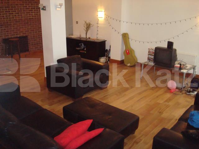 			MUST SEE !!!, 4 Bedroom, 1 bath, 1 reception Flat			 Bavaria Road, Holloway