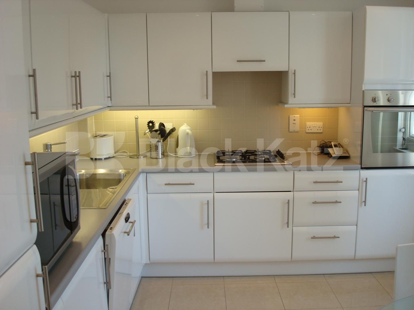 			Luxury Penthouse, 3 Bedroom, 1 bath, 1 reception Apartment			 Duke Street, BOND STREET