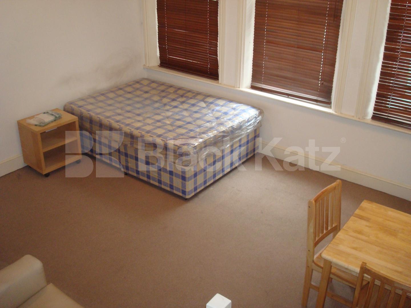 			Studio Apartment, 1 bath, 1 reception Flat			 Farringdon Road, FARRINGDON EC1R