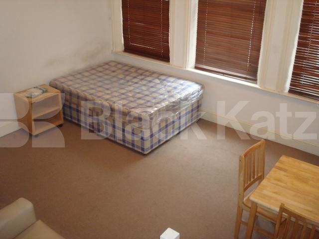 			Studio Apartment, 1 bath, 1 reception Flat			 Farringdon Road, FARRINGDON EC1R