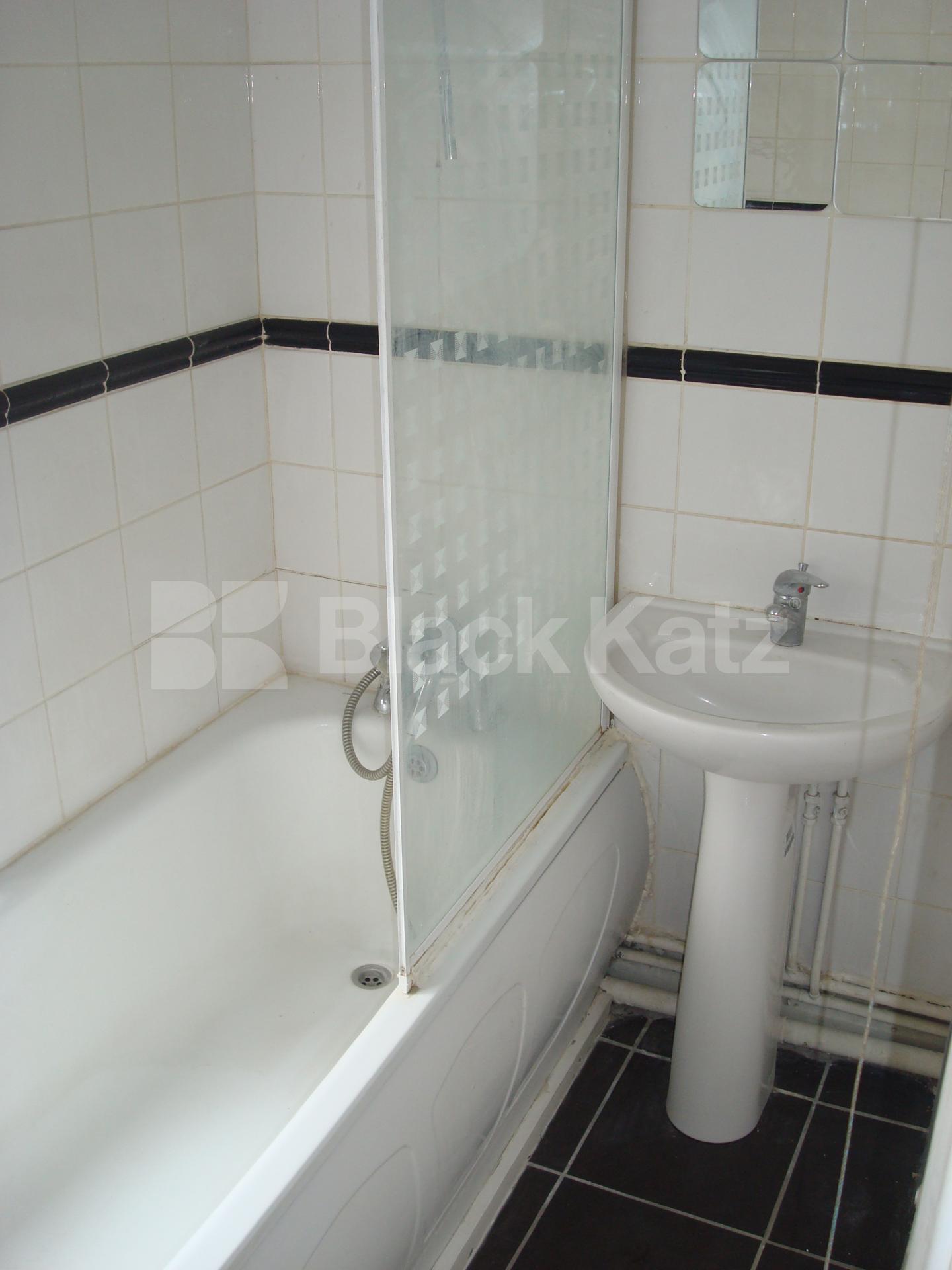 			Studio Apartment, 1 bath, 1 reception Flat			 Farringdon Road, FARRINGDON EC1R EC1R