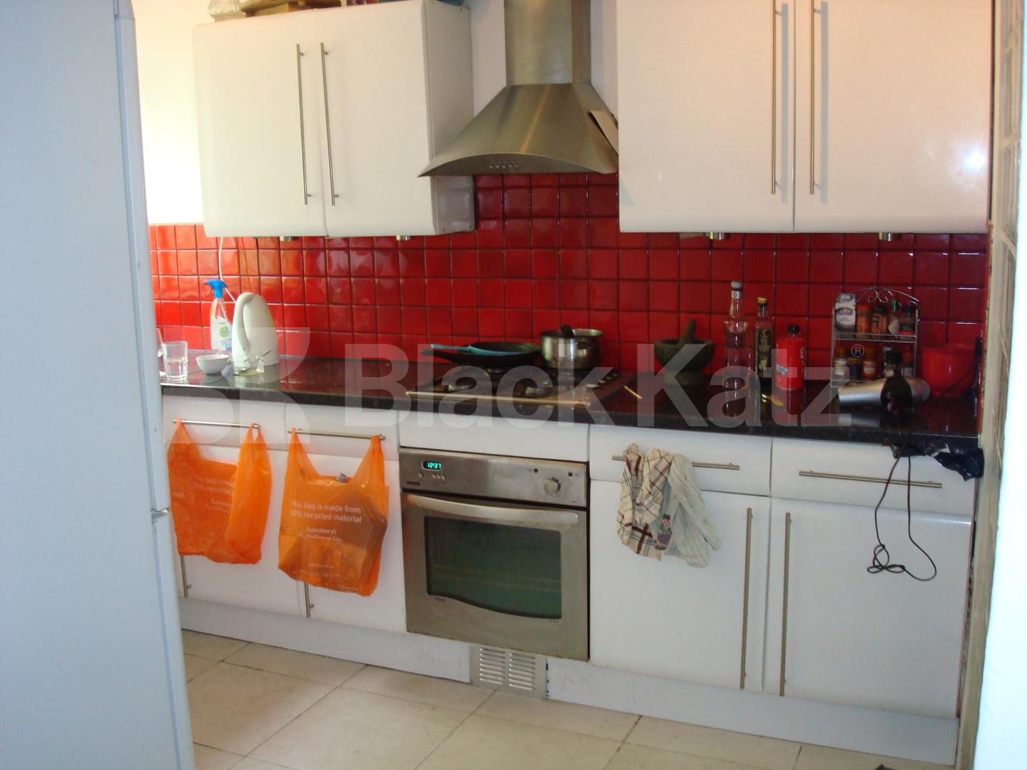 			2 Bedroom, 1 bath, 1 reception Flat			 Royal College Street, Camden