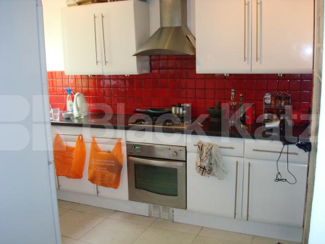 			2 Bedroom, 1 bath, 1 reception Flat			 Royal College Street, Camden