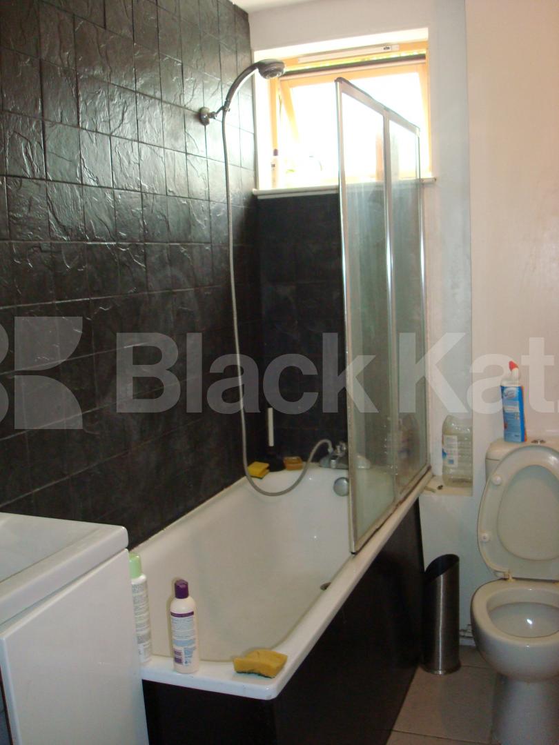 			2 Bedroom, 1 bath, 1 reception Flat			 Royal College Street, Camden