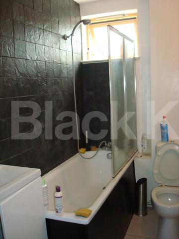 			2 Bedroom, 1 bath, 1 reception Flat			 Royal College Street, Camden