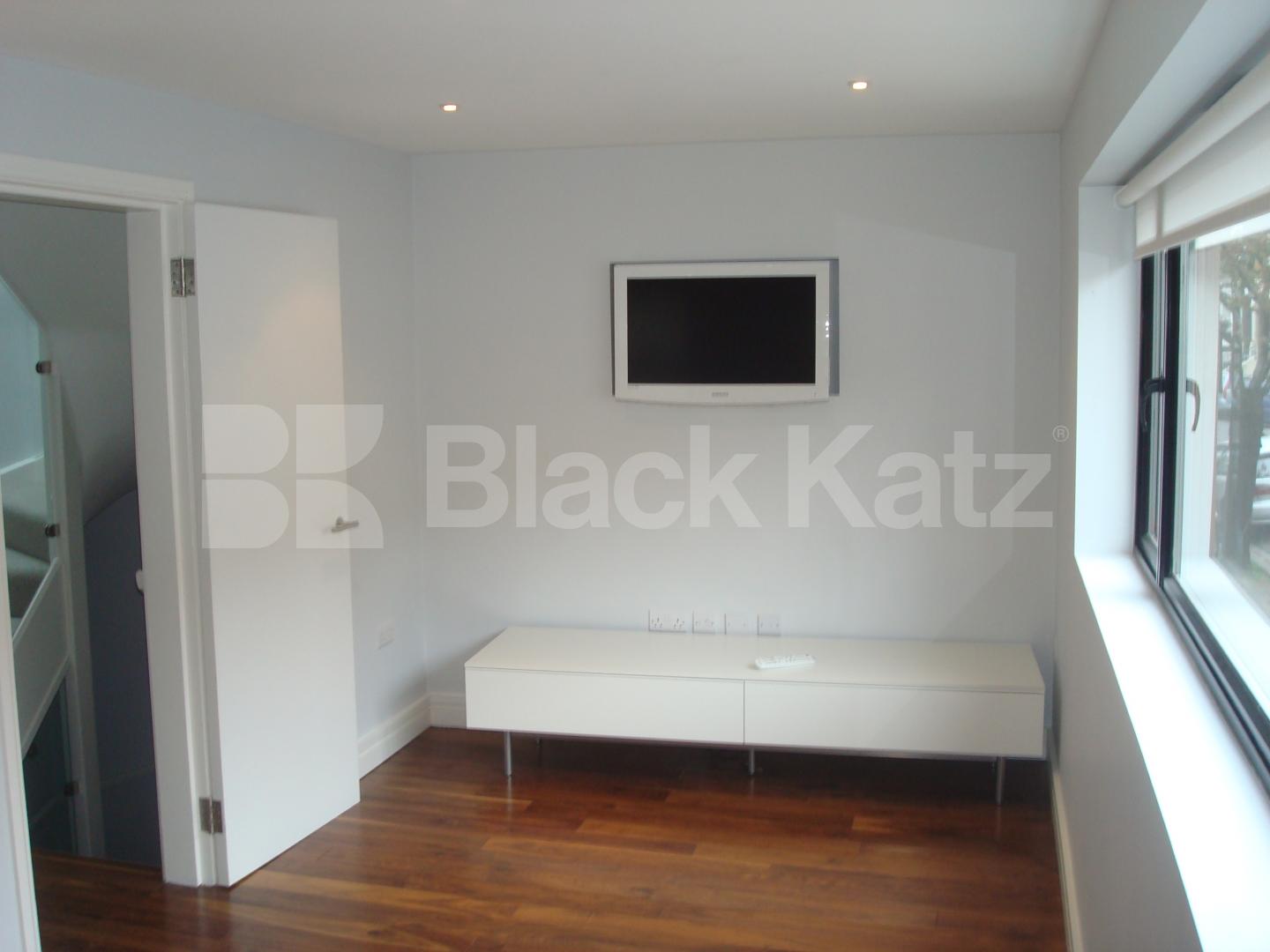 			Gorgeous Stunning and Beautiful........, 3 Bedroom, 1 bath, 1 reception Terraced House			 Mountgrove road, Finsbury park / Clissold park