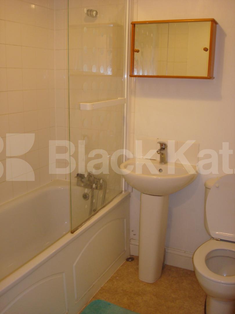 			1 Bedroom, 1 bath, 1 reception Flat			 Constantine Road, HAMPSTEAD HEATH