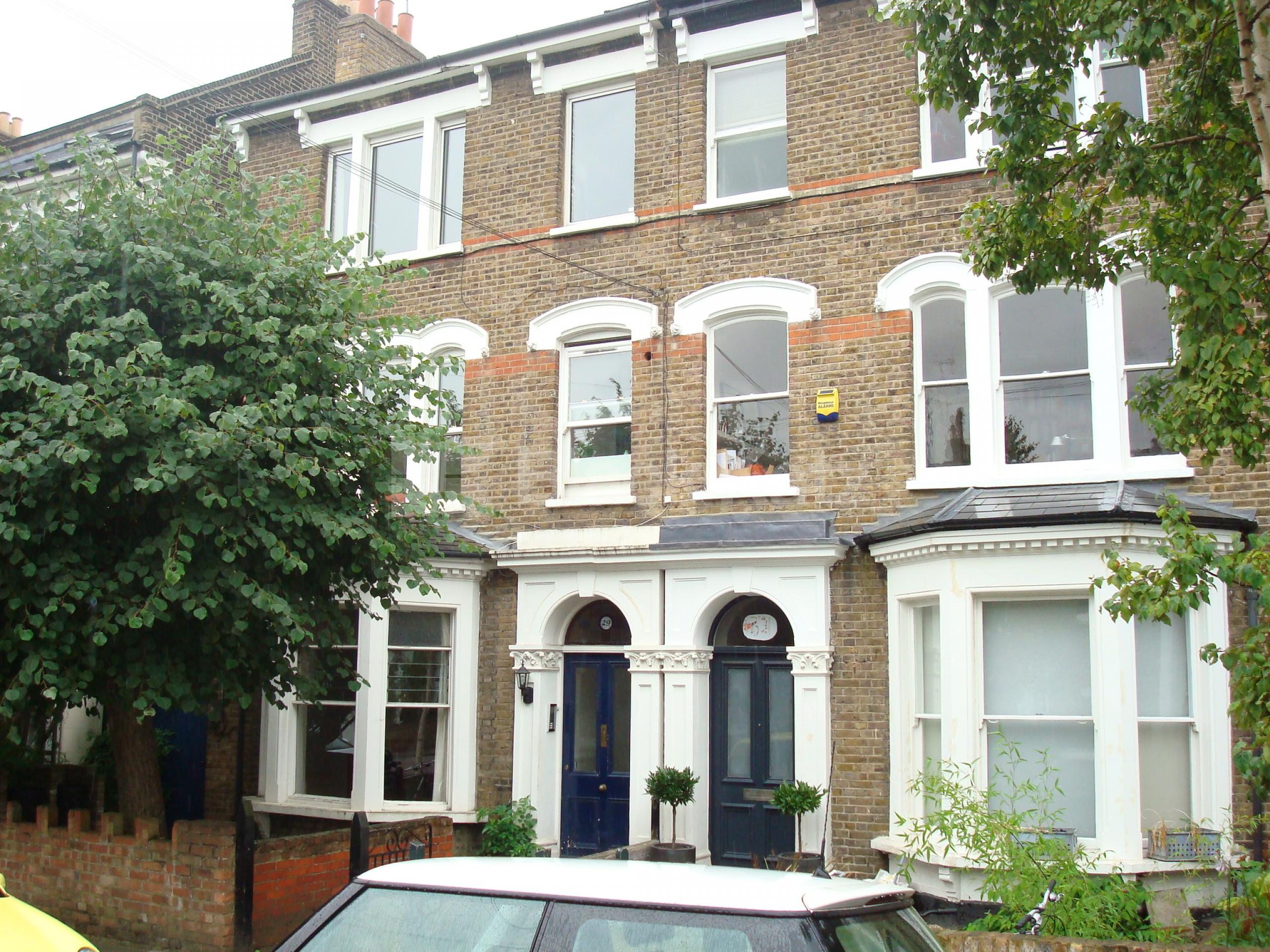 			Must be seen, 1 Bedroom, 1 bath, 1 reception Flat			 Yerbury Road, TUFNELL PARK n19