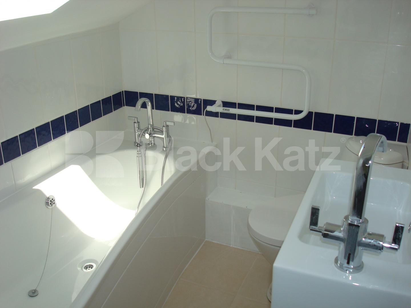 			LET!, 2 Bedroom, 1 bath, 1 reception Flat			 South Villas, CAMDEN SQUARE