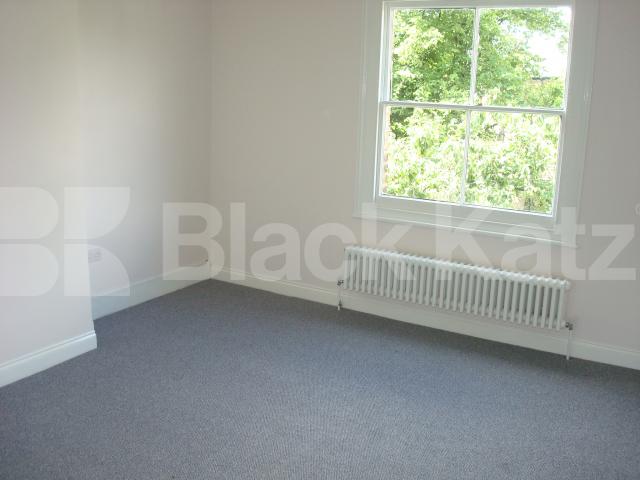 			LET!, 2 Bedroom, 1 bath, 1 reception Flat			 South Villas, CAMDEN SQUARE