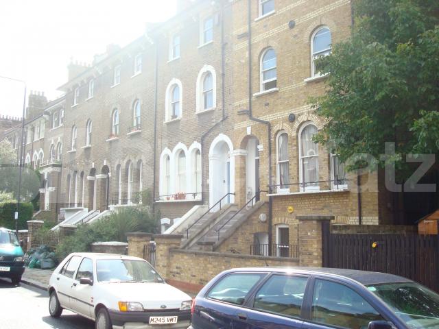 			LET!, 2 Bedroom, 1 bath, 1 reception Flat			 South Villas, CAMDEN SQUARE