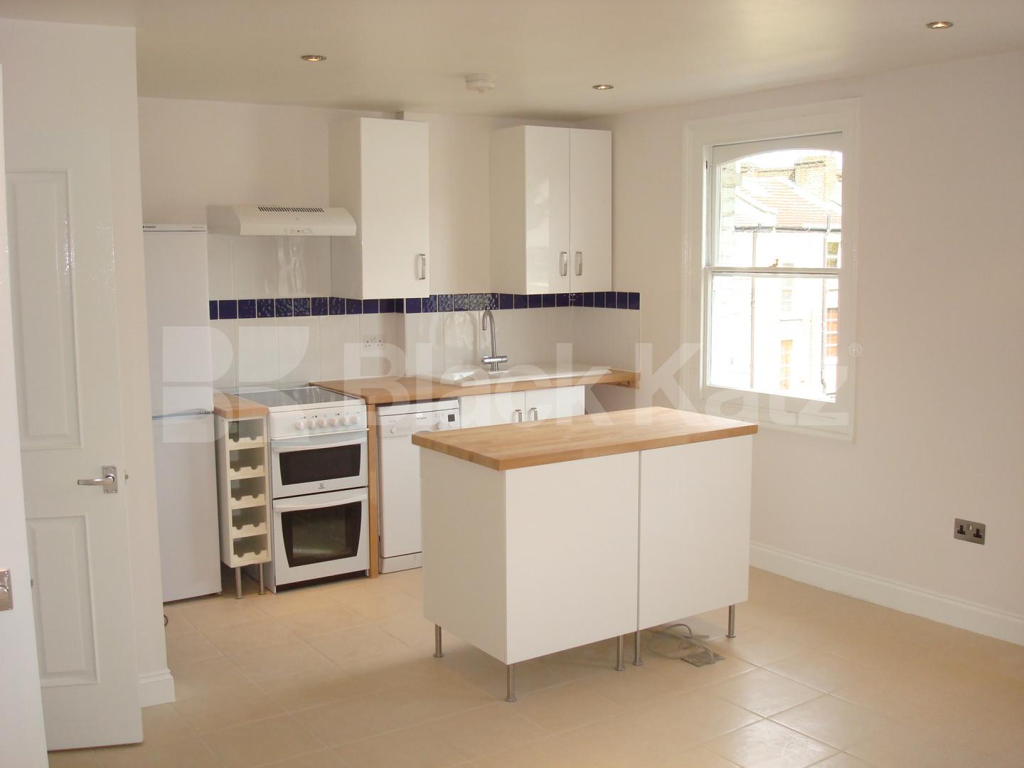			LET!, 2 Bedroom, 1 bath, 1 reception Flat			 South Villas, CAMDEN SQUARE