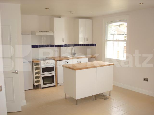 			LET!, 2 Bedroom, 1 bath, 1 reception Flat			 South Villas, CAMDEN SQUARE