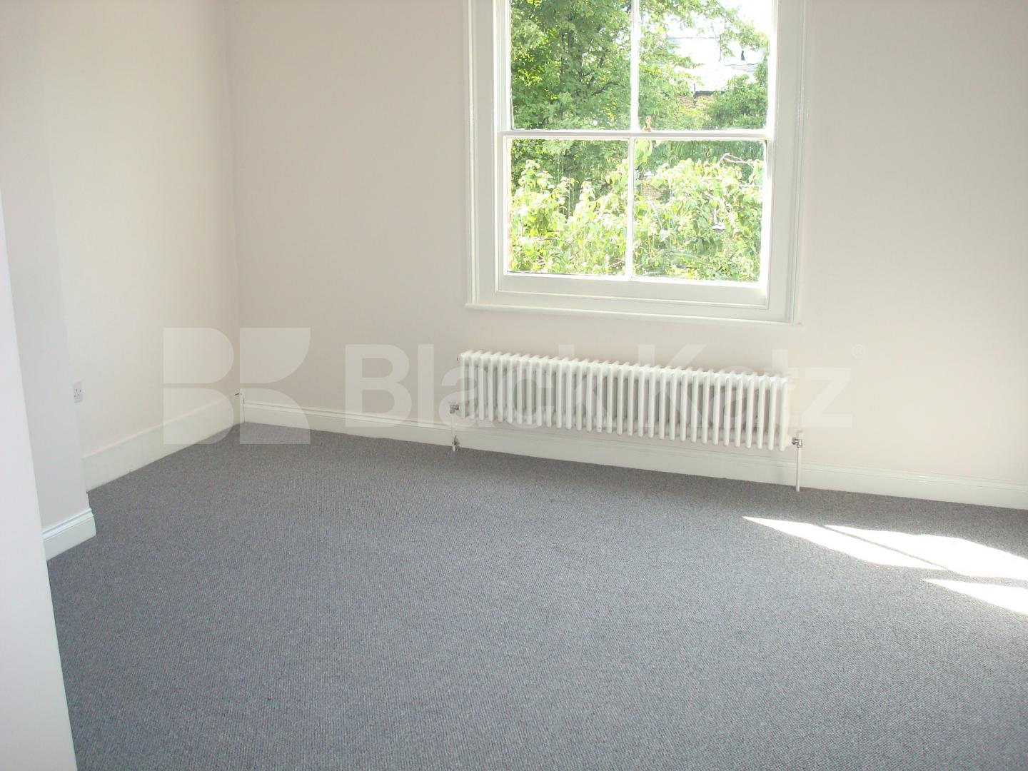 			LET!, 2 Bedroom, 1 bath, 1 reception Flat			 South Villas, CAMDEN SQUARE