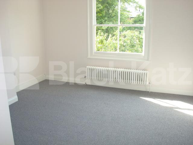 			LET!, 2 Bedroom, 1 bath, 1 reception Flat			 South Villas, CAMDEN SQUARE