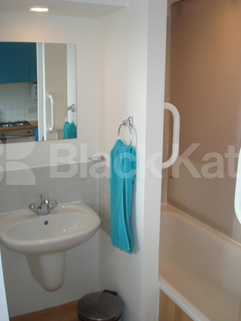 			2 Bedroom, 1 bath, 1 reception Flat			 Maygood Street, Angel