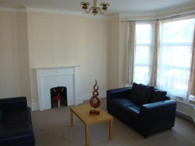 			2 Bedroom, 1 bath, 1 reception Flat			 Mortimer Road, KENSAL GREEN
