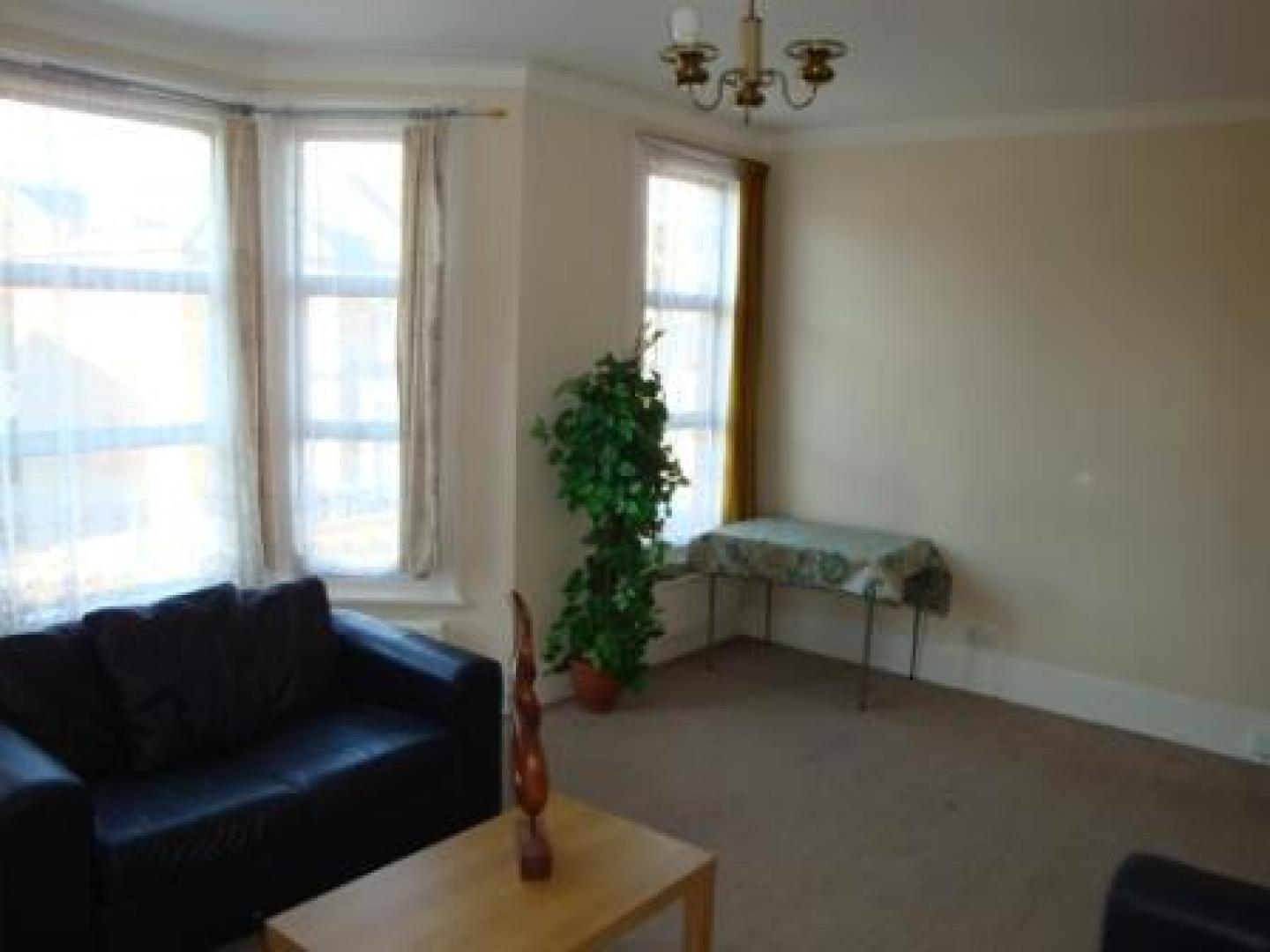 			2 Bedroom, 1 bath, 1 reception Flat			 Mortimer Road, KENSAL GREEN
