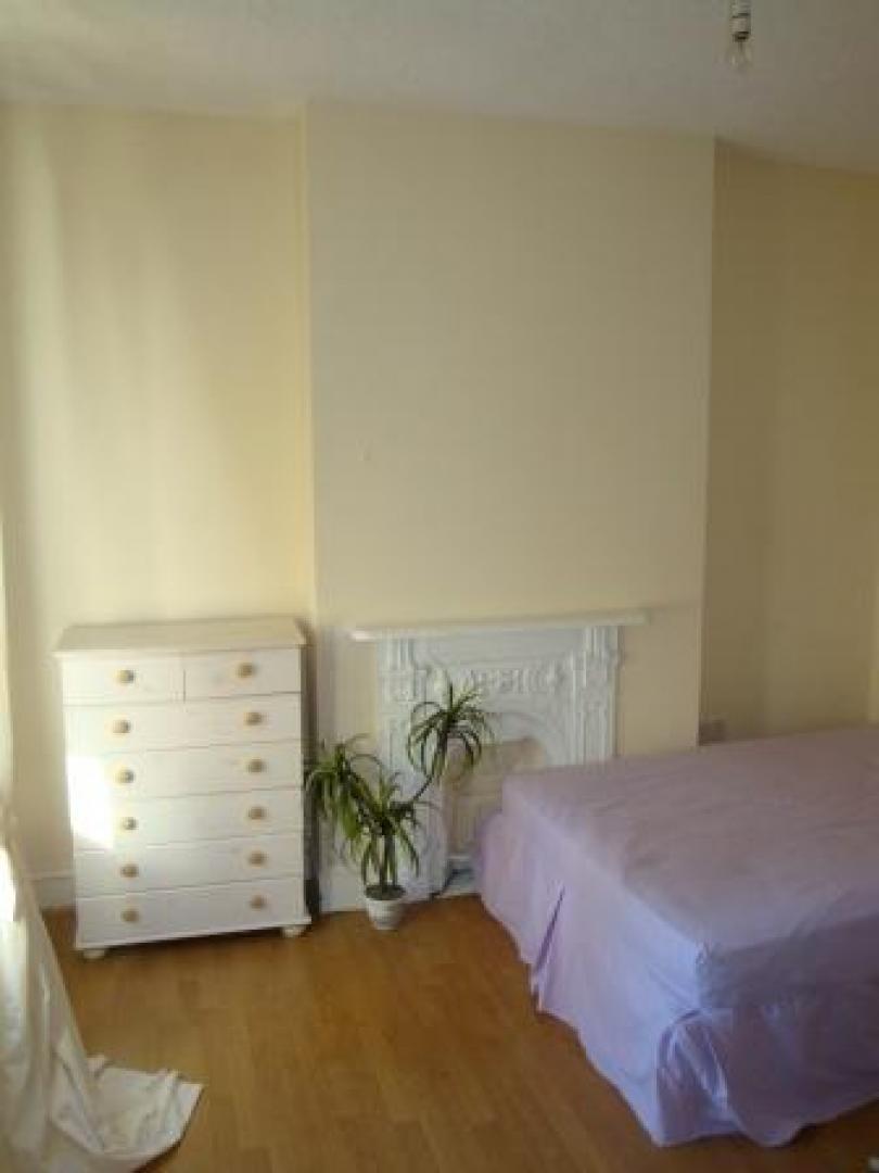 			2 Bedroom, 1 bath, 1 reception Flat			 Mortimer Road, KENSAL GREEN
