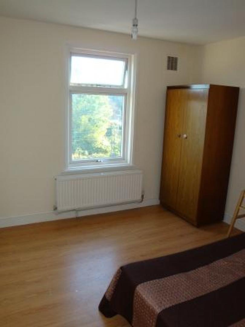 			2 Bedroom, 1 bath, 1 reception Flat			 Mortimer Road, KENSAL GREEN