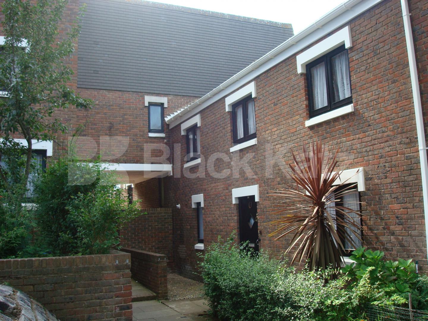 			5 DOUBLE BEDROOMS AND GARDEN!, 5 Bedroom, 1 bath, 1 reception House			 Shearling Way, Caledonian Road