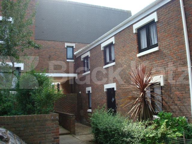 			5 DOUBLE BEDROOMS AND GARDEN!, 5 Bedroom, 1 bath, 1 reception House			 Shearling Way, Caledonian Road