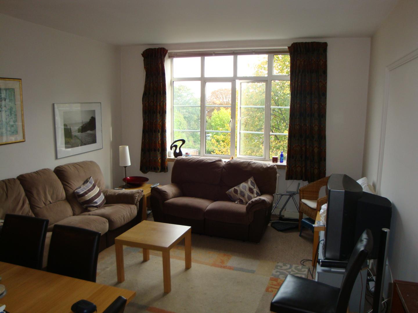 			RENT INCLUSIVE OF CENTRAL HEATING AND HOT WATER, 3 Bedroom, 1 bath, 1 reception Flat			 Willesden Lane, KILBURN