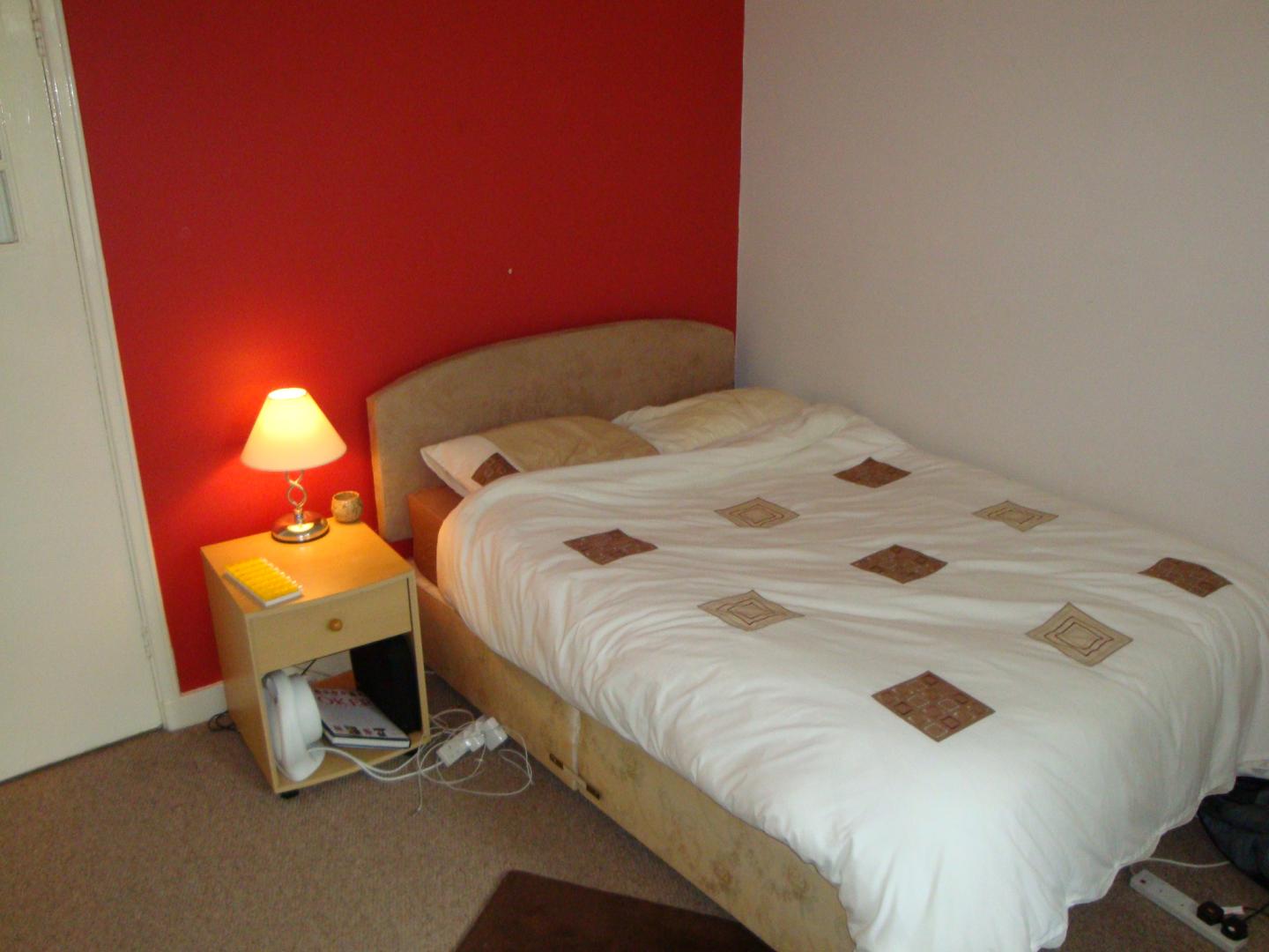 			RENT INCLUSIVE OF CENTRAL HEATING AND HOT WATER, 3 Bedroom, 1 bath, 1 reception Flat			 Willesden Lane, KILBURN