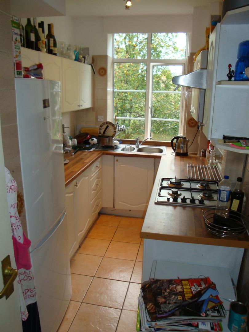 			RENT INCLUSIVE OF CENTRAL HEATING AND HOT WATER, 3 Bedroom, 1 bath, 1 reception Flat			 Willesden Lane, KILBURN