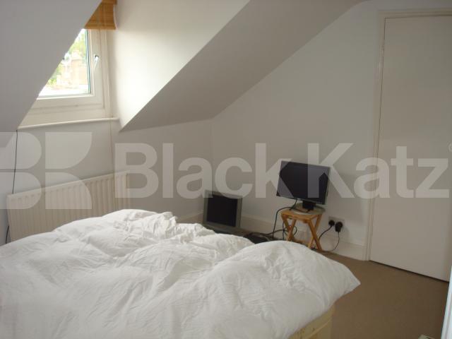 Spacious three bed with high ceilings modern kitchen and loads of natural light Haverstock Hill, Belsize Park