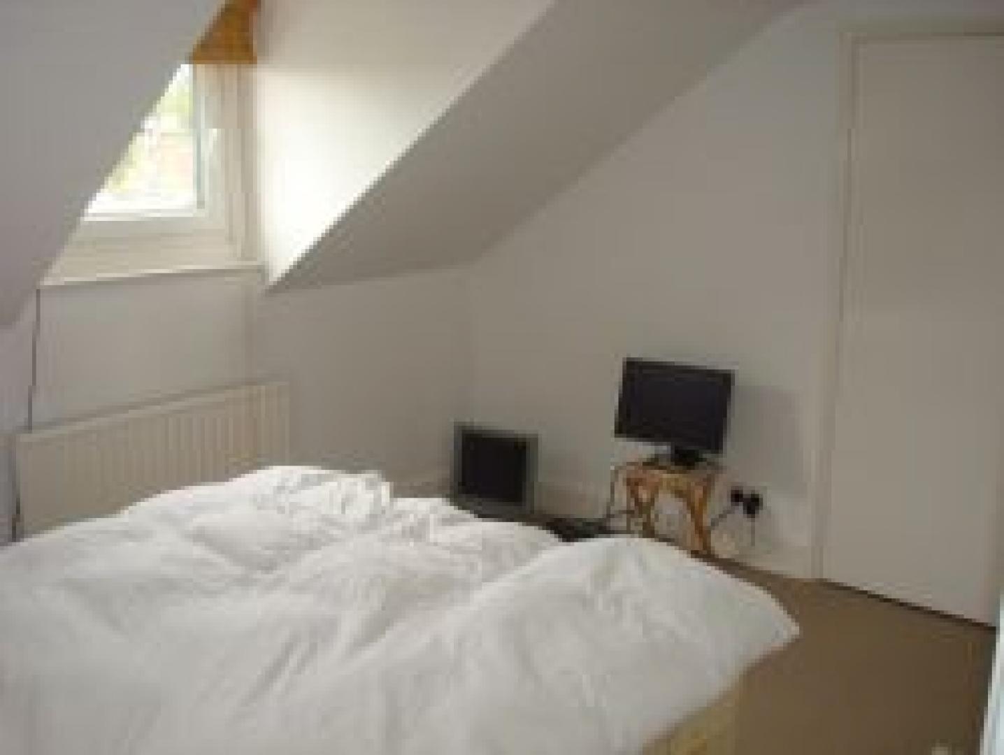 			3 Bedroom, 1 bath, 1 reception Flat			 Haverstock Hill, BELSIZE PARK