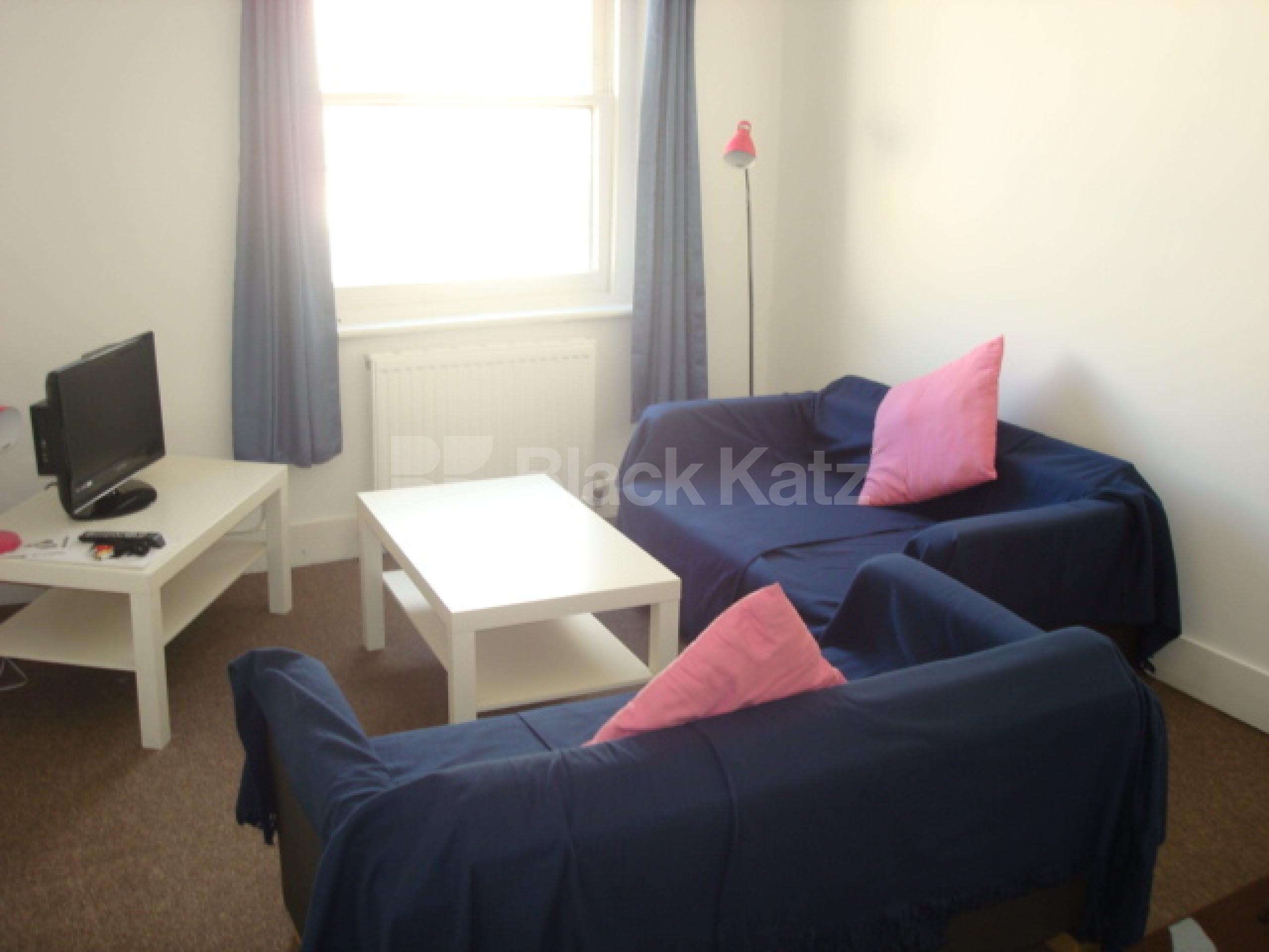 			LOCATION LOCATION LOCATION!, 2 Bedroom, 1 bath, 1 reception Flat			 Monmouth Road, BAYSWATER W2