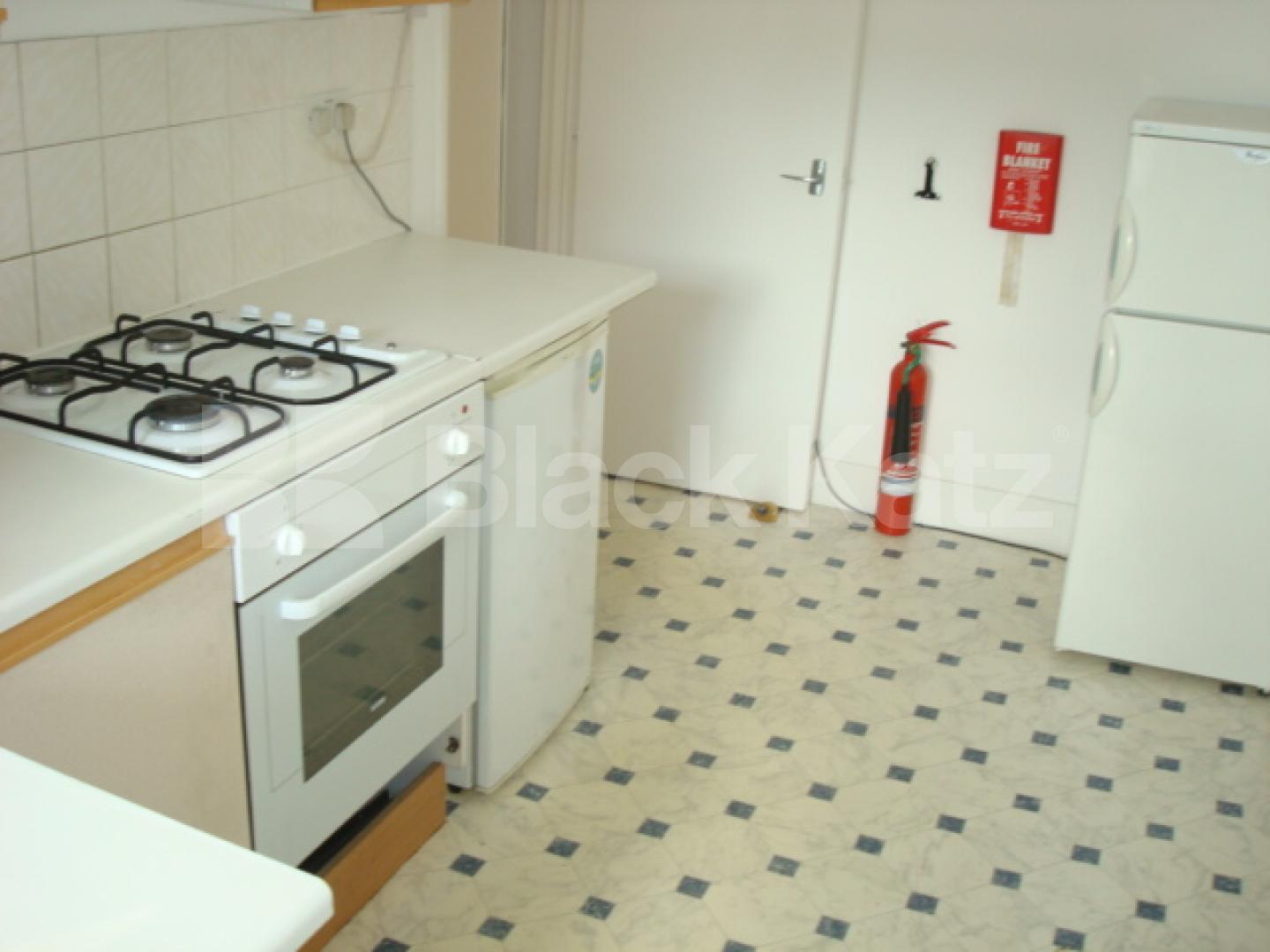 			LOCATION LOCATION LOCATION!, 2 Bedroom, 1 bath, 1 reception Flat			 Monmouth Road, BAYSWATER