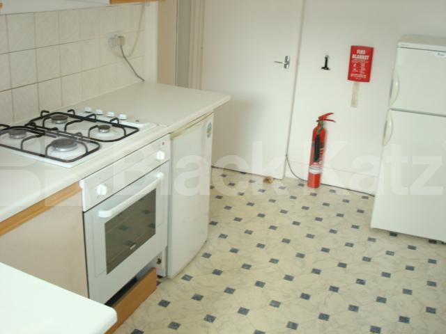 			LOCATION LOCATION LOCATION!, 2 Bedroom, 1 bath, 1 reception Flat			 Monmouth Road, BAYSWATER