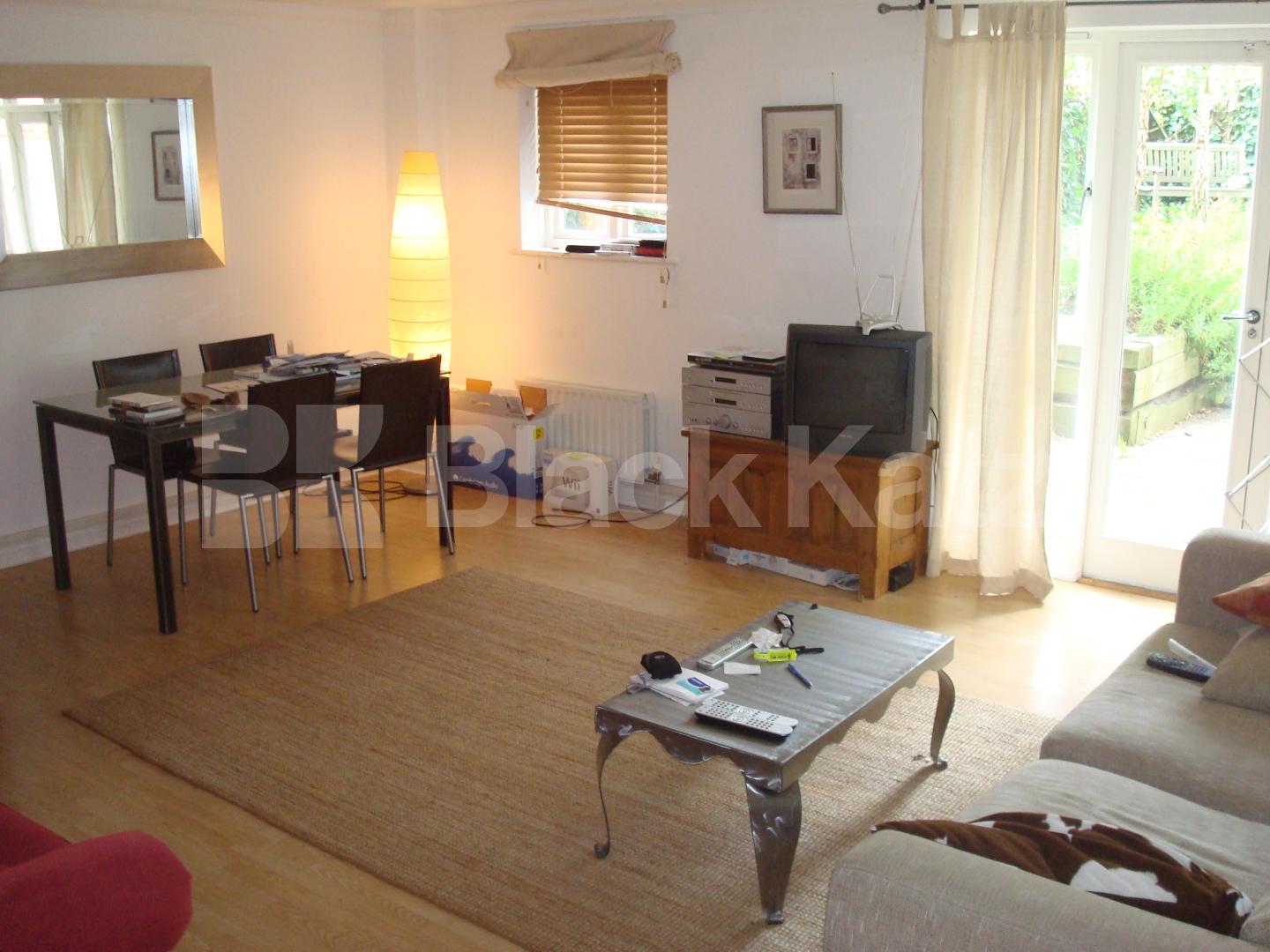 			AMAZING FLAT AMAZING VALUE!!!, 3 Bedroom, 1 bath, 1 reception Flat			 Green lanes, Manor house