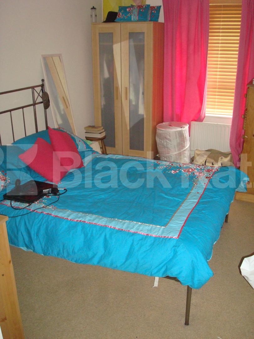 			AMAZING FLAT AMAZING VALUE!!!, 3 Bedroom, 1 bath, 1 reception Flat			 Green lanes, Manor house