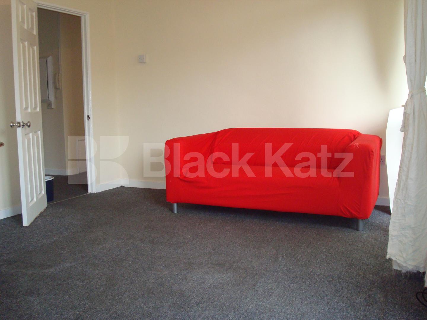 			NEW INSTRUCTION, 4 Bedroom, 1 bath, 1 reception Flat			 Agden street, Clerkenwell / Old street