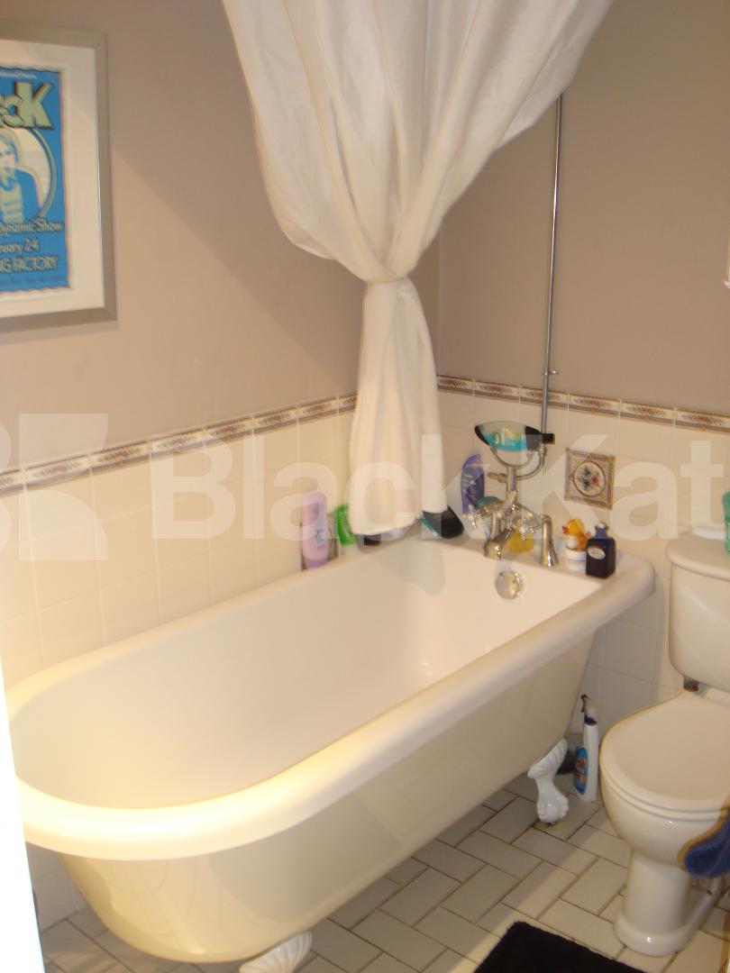 			NEW INSTRUCTION, 2 Bedroom, 1 bath, 1 reception Flat			 Ashley road, Crouch end / Archway