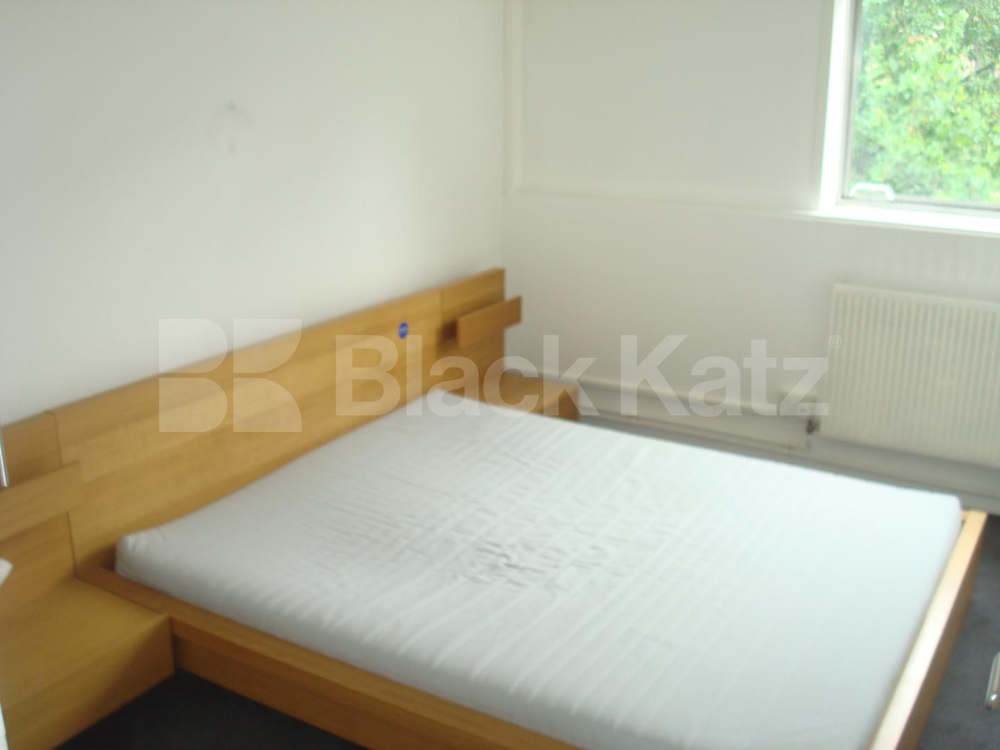 			NEW INSTRUCTION, 2 Bedroom, 1 bath, 1 reception Flat			 Goswell road, Old street / Barbican