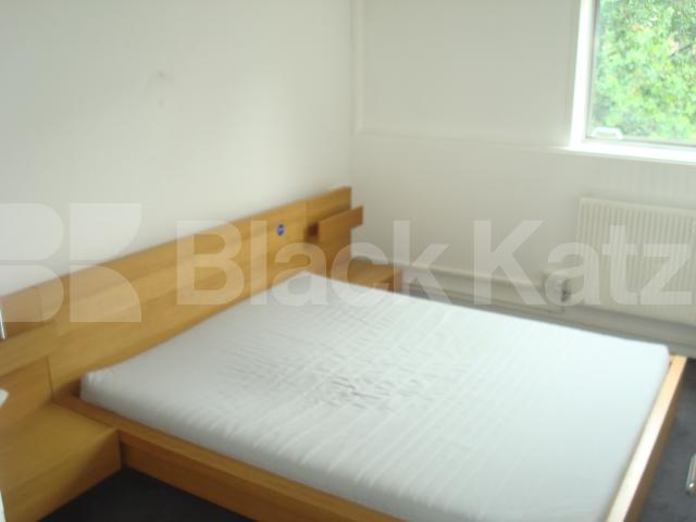 			NEW INSTRUCTION, 2 Bedroom, 1 bath, 1 reception Flat			 Goswell road, Old street / Barbican