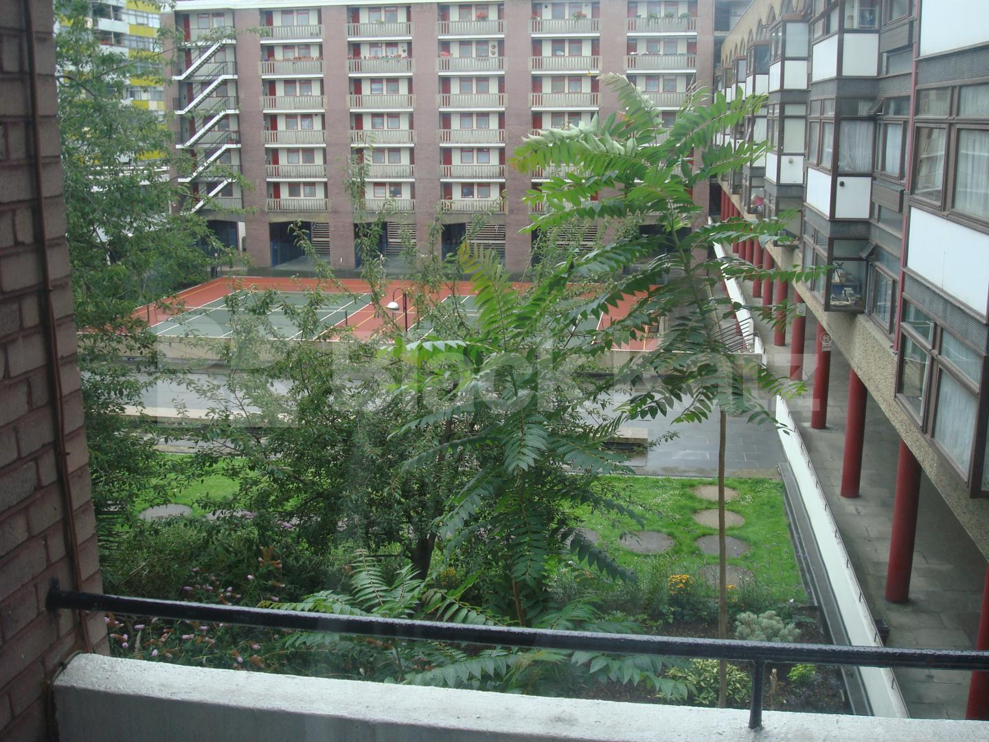 			NEW INSTRUCTION, 2 Bedroom, 1 bath, 1 reception Flat			 Goswell road, Old street / Barbican