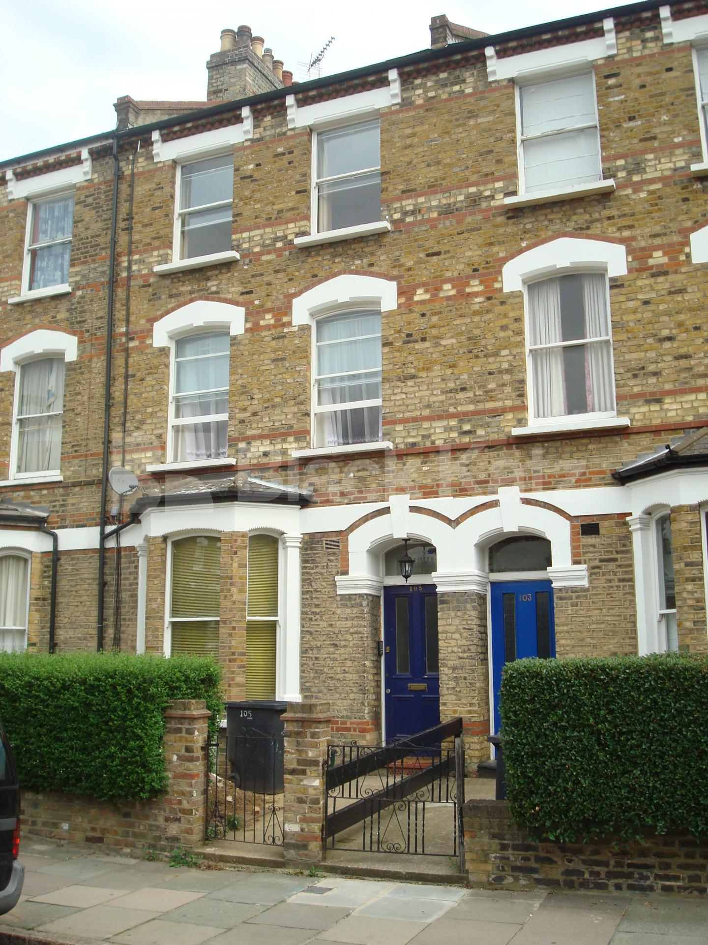			NEW INSTRUCTION / MUST SEE!!!!!!!!, 4 Bedroom, 1 bath, 1 reception Terraced House			 Woodstock road, Finsbury park / Stroud green N4