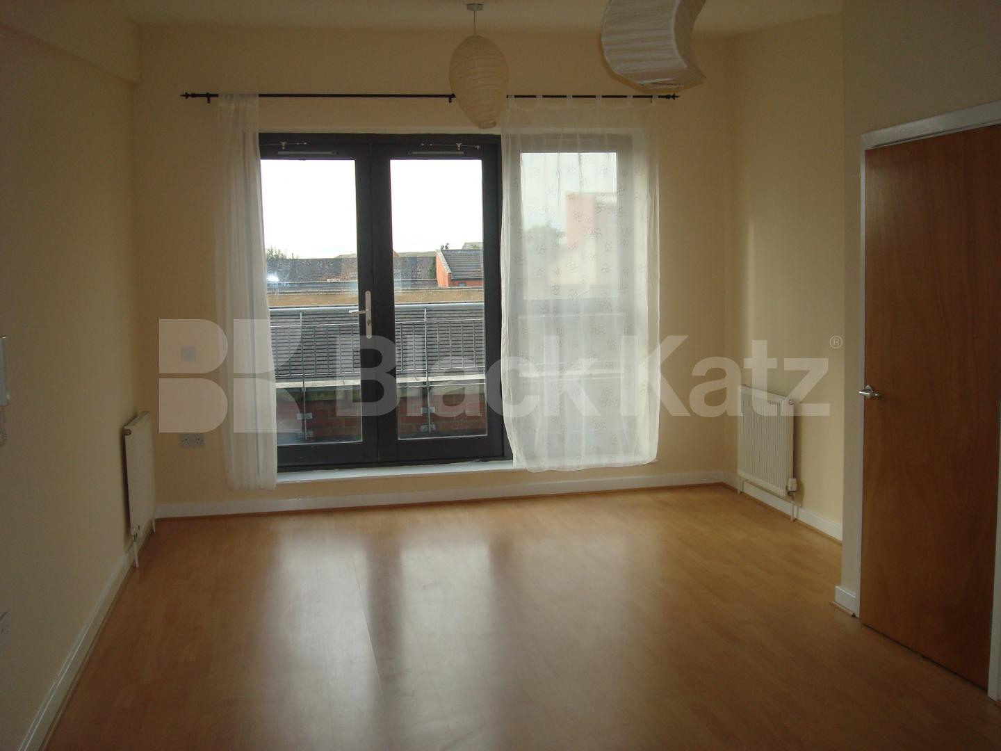 			New Instruction, 2 Bedroom, 1 bath, 1 reception Flat			 Bemerton road, Caledonian road / Kings cross