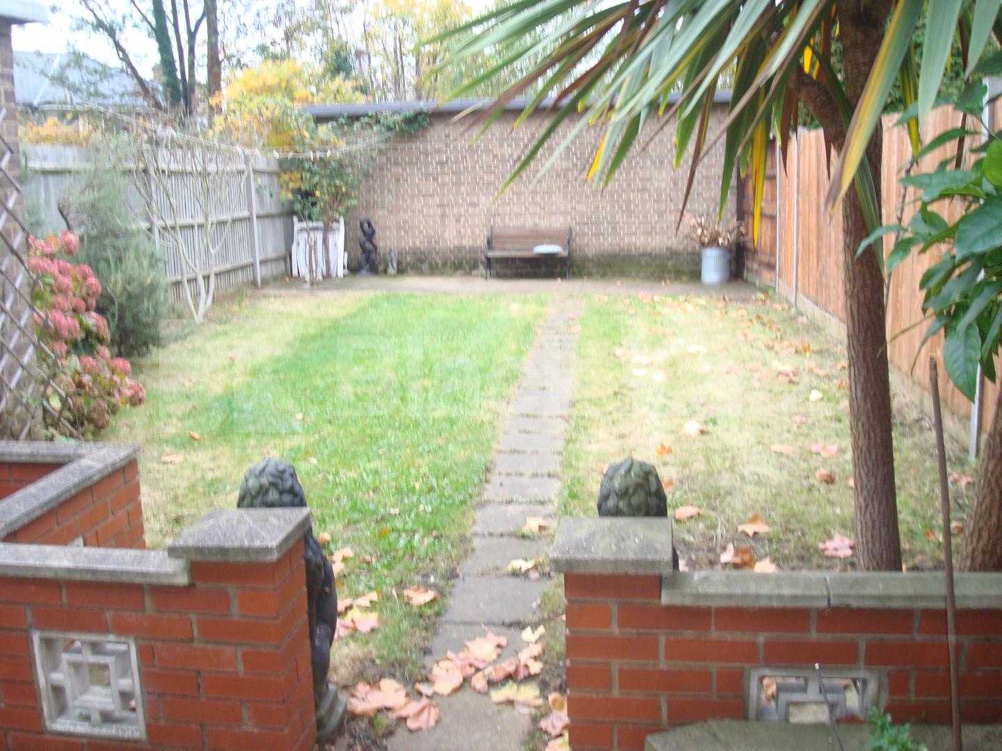 			New Instruction, 4 Bedroom, 1 bath, 1 reception House			 Green lanes, Manor house